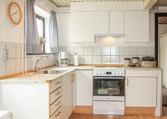 3 Bedroom Gorgeous In * Rønne