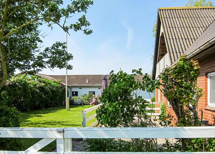 3 Bedroom Gorgeous In 伦讷